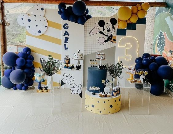 Make A Playful Atmosphere With Mickey Themed Decor