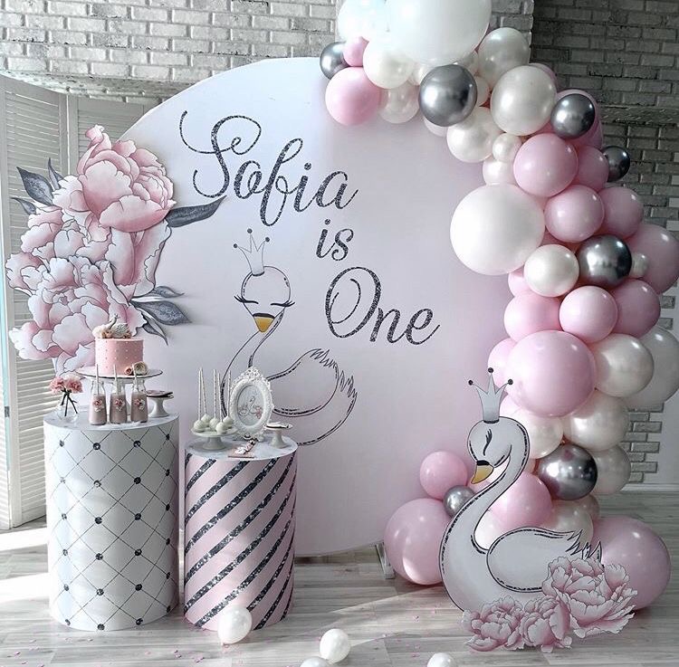 Sophisticated Swan Themed Decor