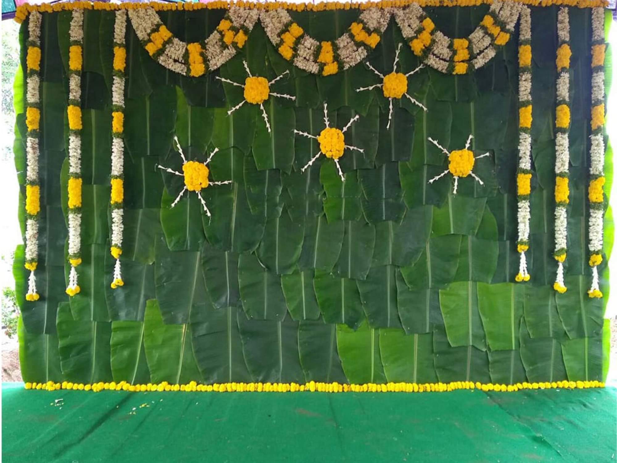 Celebrate New Beginnings With This Classy Floral Backdrop Decor