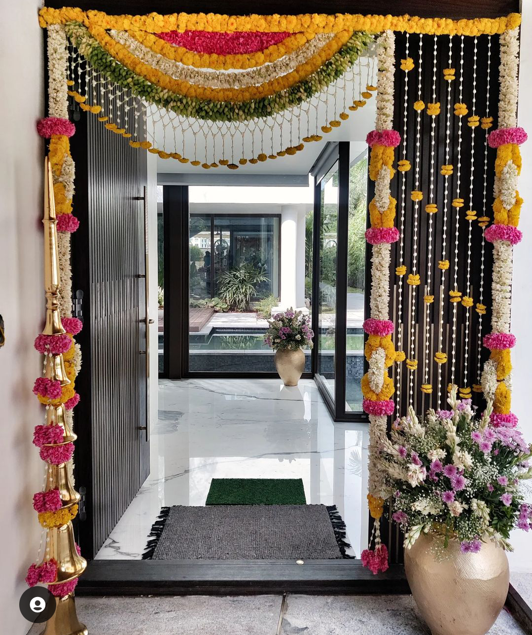 Celebrate New Beginnings With This Classy Floral Decor